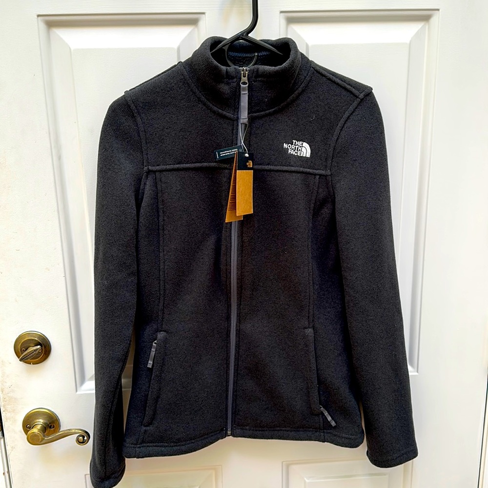 NWT! The North Face Grey sweater fleece, size M